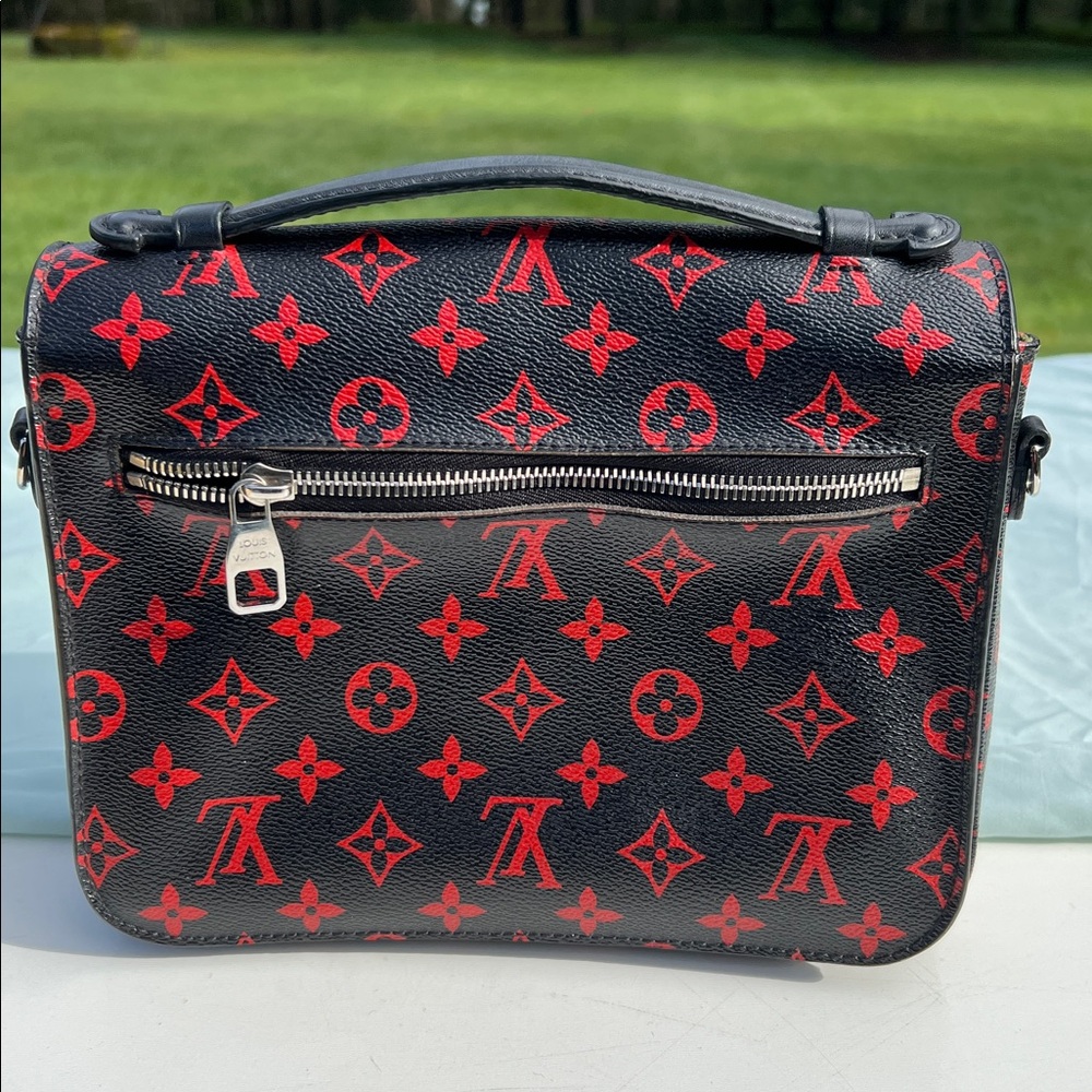 Louis Vuitton limited edition Monogram Infrarouge Pochette Metis bag. - Picture 2 of 11